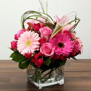 Ferns N Petals Roses and Gerbera Arrangement In Glass Vase