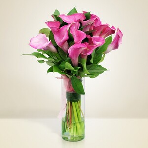 Ferns N Petals Gracious Pink Calla Lilies Glass Vase